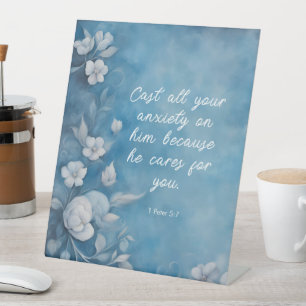 1. Petrus 5,7 „Alle eure Sorge“ Blaue Flora Sockelschild