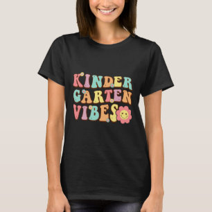 1. Tag der Schule Kindergarten Stimmung Schüler un T-Shirt