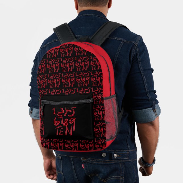 1 Thru Ten Typography In Red On Black Pattern Bedruckter Rucksack (Insitu (Modell))