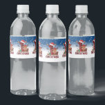 1. Weihnachts-Weihnachtsmannmütze Weißschneejunge  Wasserflaschenetikett<br><div class="desc">1. Weihnachts-Weihnachtsmannmütze White Snow Baby Rentier Wasser Flasche Etikett. Einzigartiges,  schönes,  stilvolles Design. Leicht personalisiert zu sein. Schriftart Stil,  Größe und Farben können geändert werden. Matching-Elemente sind verfügbar.</div>