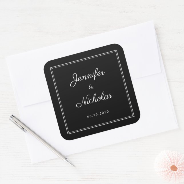 1Elegant  Black And White Script Wedding Quadratischer Aufkleber (Umschlag)