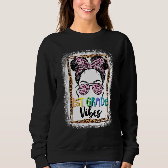1st Grade Vibes Messy Bun Girls Kids Leopard Back  Sweatshirt (Vorderseite)