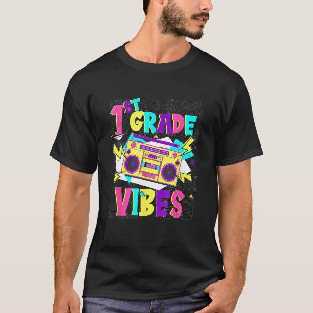1st Grade Vibes Stereo Student Teacher Back To Sch T-Shirt (Vorderseite)