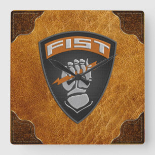 [200] Forward Observer (FIST) [Patch] Quadratische Wanduhr