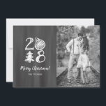 2018 Chalkboard Doodle Weihnachts-Foto Feiertagskarte<br><div class="desc">Holen Sie sich "oohs and aahs" von Familie und Freunden in dieser Weihnachtszeit, wenn Sie dieses einzigartige Weihnachtskartendesign mit einem Chalkboard-Hintergrund mit whimsical Typografie und doodle Icons senden, die den Text "2018" bilden! Kontaktieren Sie uns, wenn Sie dieses Design für Ihre spezifische Anzahl von Fotos modifiziert haben möchten oder wenn...</div>