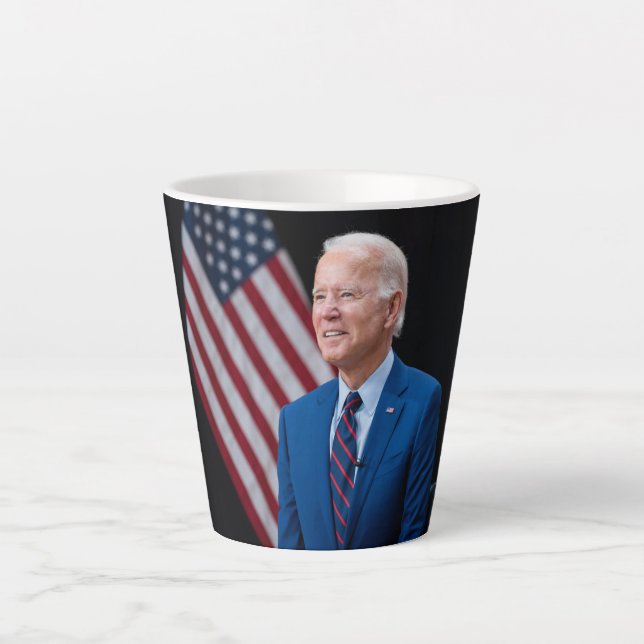 2021 Joe Biden US-Präsident Portrait Milchtasse (Vorderseite)
