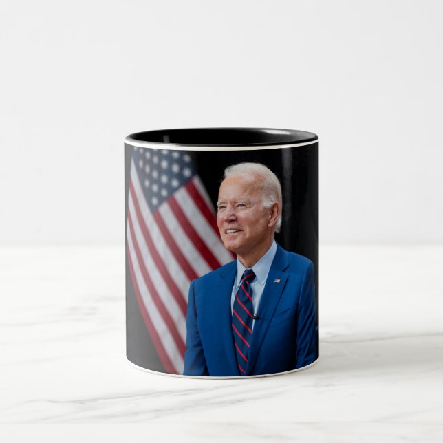 2021 Joe Biden US-Präsident Portrait Zweifarbige Tasse (Mittel)