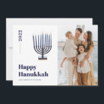2021 Minimalistisches Menorah Candle Hanukkah Foto Feiertagskarte<br><div class="desc">© Gorjo Designs. Made for you via Zazzle Plattform. // Benötigen Sie Hilfe bei der Anpassung Ihres Designs? Andere Ideen got? Kontaktieren Sie mich (Zoe) direkt über den unten stehenden Kontaktknopf.</div>