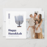 2021 Minimalistisches Menorah Candle Hanukkah Foto Feiertagskarte<br><div class="desc">© Gorjo Designs. Made for you via Zazzle Plattform. // Benötigen Sie Hilfe bei der Anpassung Ihres Designs? Andere Ideen got? Kontaktieren Sie mich (Zoe) direkt über den unten stehenden Kontaktknopf.</div>
