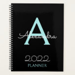 2022 Aquamarines Aqua Blue Black Monogram Elegant Planer<br><div class="desc">2022 Aquamarin Aqua Blue und Black Monogram Name und Initial Spiral Notebook Planner. Das macht den perfekten 16 Geburtstag,  Hochzeit,  Brautparty,  Jubiläum,  Babydusche oder Junggeselinnen-Abschied Geschenk für jemanden,  der Lieben glamourösen Luxus und schicke Stile.</div>