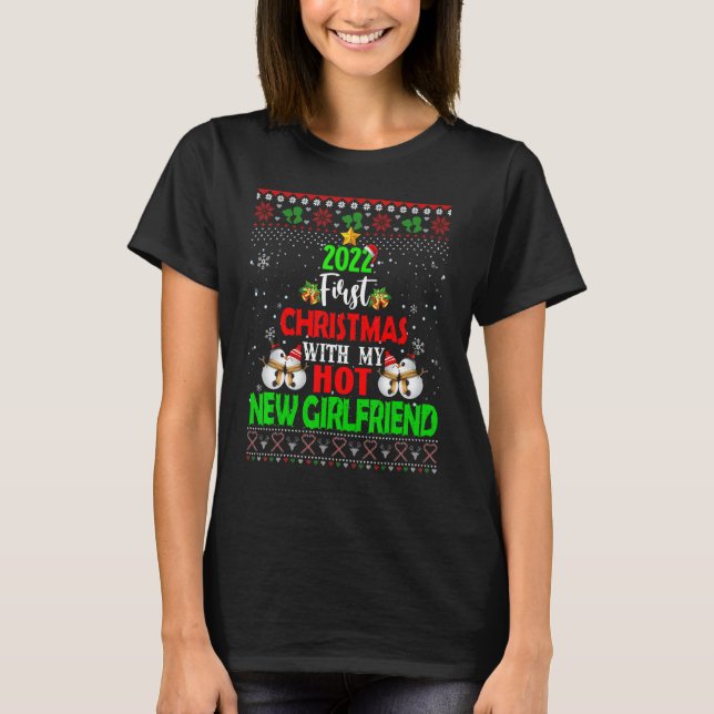 2022 First Christmas With My Hot New Girlfriend Ug T-Shirt (Vorderseite)