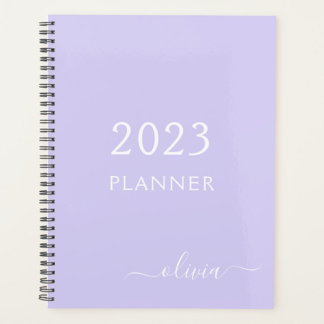 2023 Lavender Lila Script Monogram Name Modern Planer (Vorderseite)