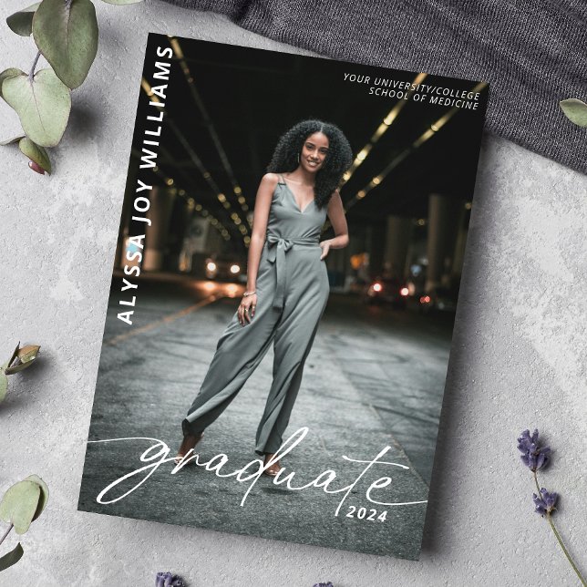2024 Minimalistisches Script Uni Graduate Foto Ankündigung (Von Creator hochgeladen)