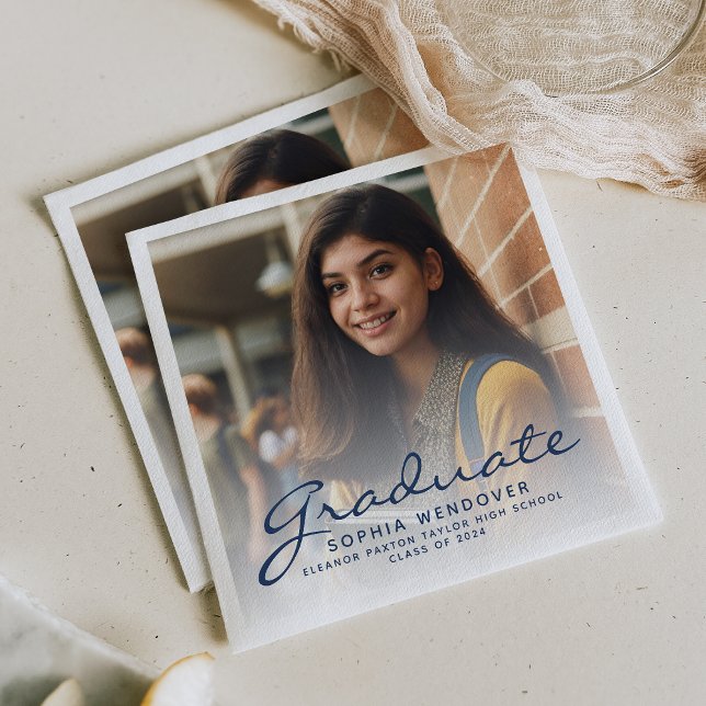 2024 Navy Blue Script Foto Graduation Party Serviette (Von Creator hochgeladen)