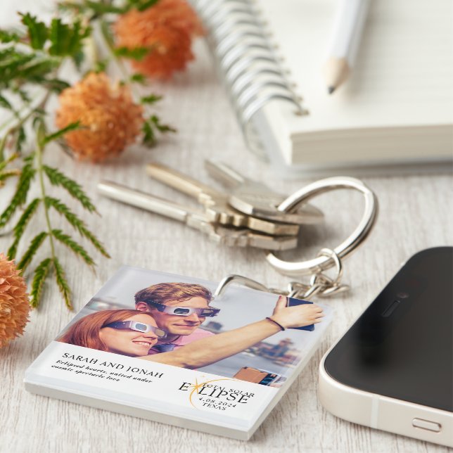 2024 Solar Eclipse Foto Paare Geschenke insgesamt Schlüsselanhänger (Vorderseite rechts)