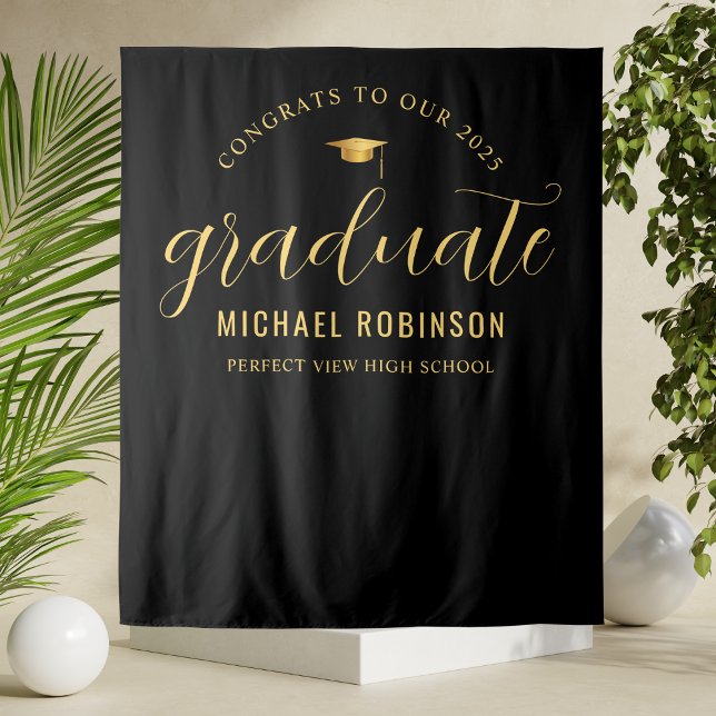 2025 Graduate Gold Black Graduation Party Wandteppich (Von Creator hochgeladen)