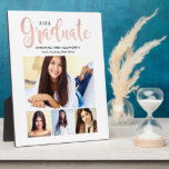 2025 Graduate Rose Gold Script 4 FotoCollage Fotoplatte<br><div class="desc">Einfach stilvolles Plakatzeichen mit Soelle mit "2025 Graduate" in einer trendigen Rose gold / rot rosa Kalligraphie Drehbuch mit einer modernen Foto-Collage von vier (4) Senior Portrait Bilder des Abschlusses.</div>