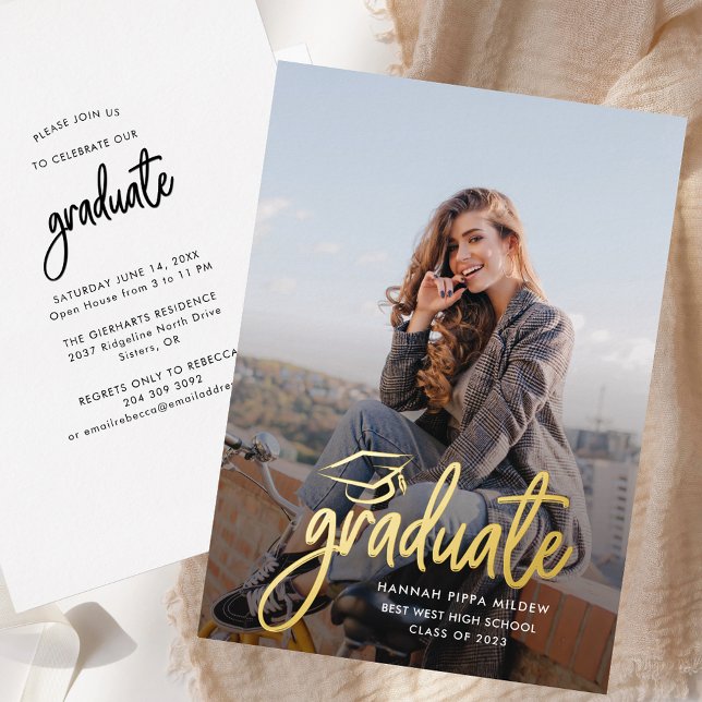 2025 Graduation Party Script Grad Rose Gold Folieneinladung (2025 Graduation Party Script Grad Rose Gold Foil Invitation)