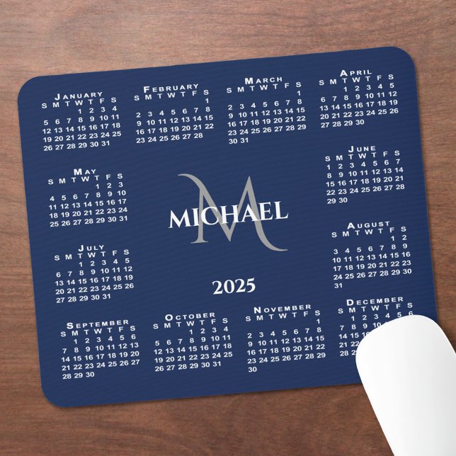 2025 Kalender Chic Monogram Name on Navy Blue Mousepad (2025 Calendar Chic Monogram Name on Navy Blue Mouse Pad in situ)