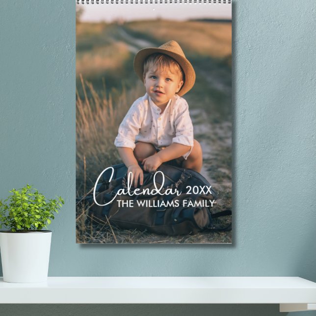 2025 Moderne Script Typografie Minimal Multi Foto Kalender (Family Calendar)