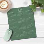 2025 Moderner Minimalistischer Kalender Mousepad<br><div class="desc">🌟 Dies ist für 2025 🌟 2025 Modern Simple Pastel Sage Green und White Calendar Mouse Pad mit einem einfachen,  minimalistischen Kalender im Jahr auf einen Blick. Die Farben sind alle anpassbar. Bitte kontaktieren Sie uns unter cedarandstring@gmail.com ,  wenn Sie Hilfe beim Design oder den passenden Produkten benötigen.</div>