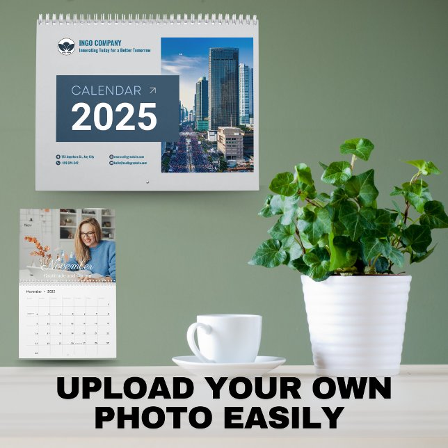 2025 Modernes Script Family Foto Wall Calendar Kalender (Create Your Own 2025 Modern Family Photo Calendar)