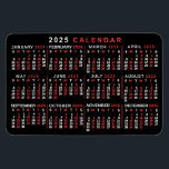 2025 Monatlicher Kalender Klassisch Schwarz Rot We Magnet<br><div class="desc">Der flexible Magnet für 2025 zeigt die Wochentage für jeden Monat in klassisch beruflich aussehendem Rot und Weiß auf Schwarz. Dies ist ein einfacher, minimalistischer, mutiger Jahreskalender, der Ihnen hilft, das neue Jahr zu erobern. Mit diesem einfachen, leicht lesbaren, großen Druckkalender wissen Sie immer, welches Datum es ist und Karo...</div>