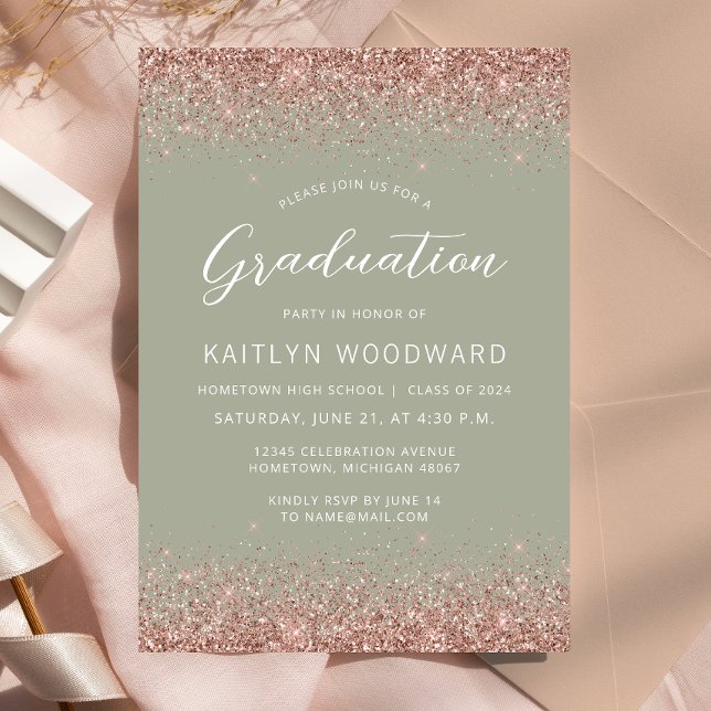2025 Sage Green Rose Gold Glitzer Graduation Party Einladung (Von Creator hochgeladen)