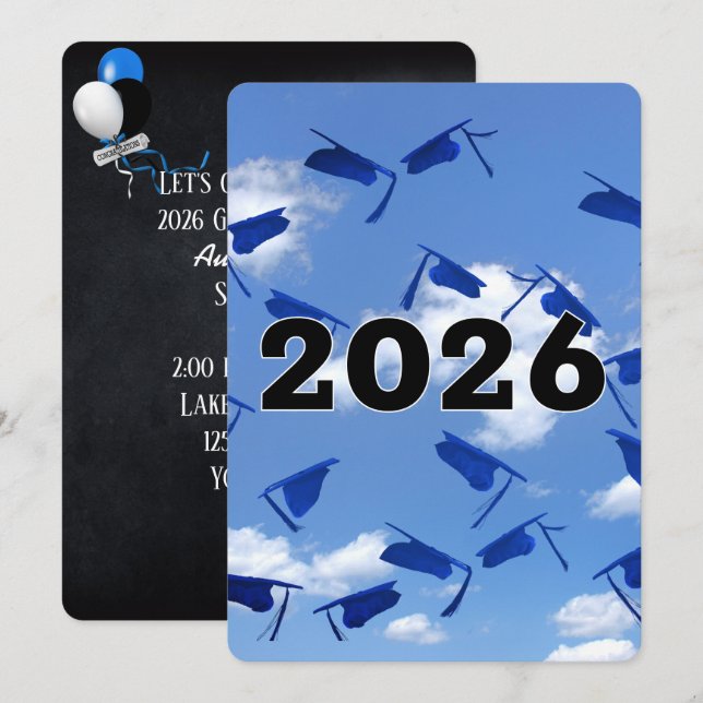 2026 Blue Graduation Hats in Sky  Einladung (Vorne/Hinten)