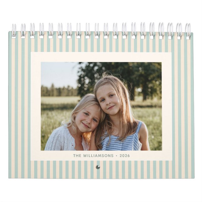 2026 Custom Family Photos Coastal Stripe Kalender (Titelbild)