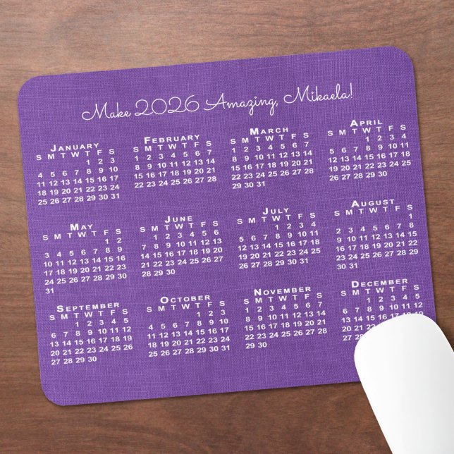 2026 Kalender Benutzerdefinierter Name Lila Leinen Mousepad (2026 Calendar Custom Name Purple Linen Photo Mouse Pad, in situ)
