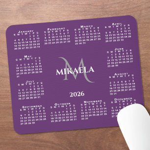 2026 Kalender Chic Monogramm Name auf Lila Mousepad