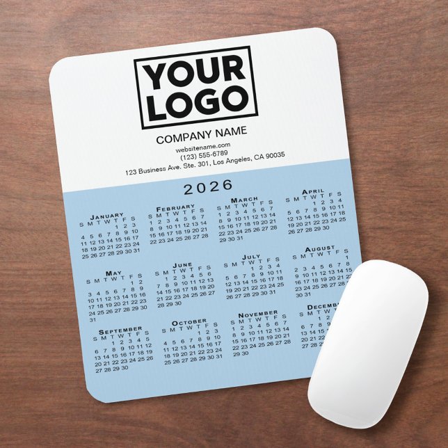 2026 Kalender Firmenlogo Text Hellblau Weiß Mousepad (2026 Calendar Company Logo Text Light Blue White Mouse Pad, in situ)