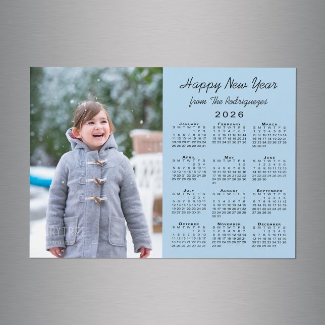 2026 Kalender Foto Frohes Neues Jahr hell blau Magnetkarte (2026 Calendar Photo Happy New Year Light Blue Magnet in situ)