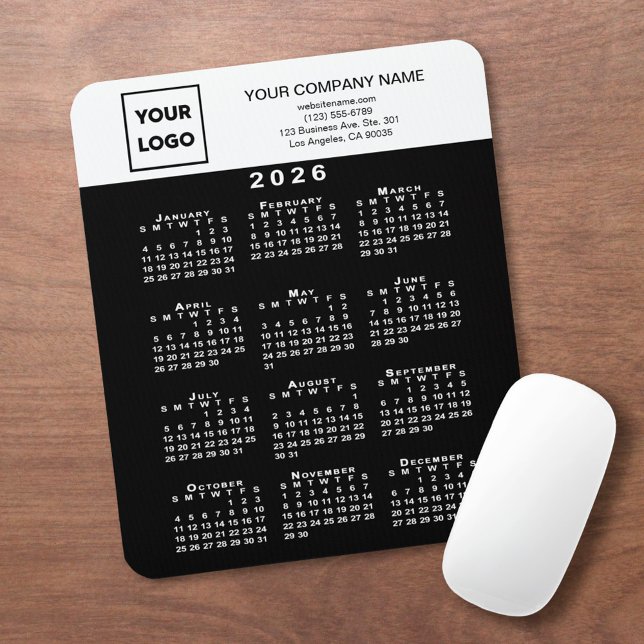 2026 Kalender Geschäft Logo und Text Schwarz Weiß Mousepad (2026 Calendar Business Logo and Text Black White Mouse Pad, in situ)