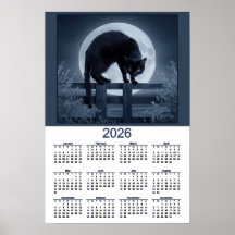 2026 Kalender Schwarze Katze auf einem Zaun bei Vo