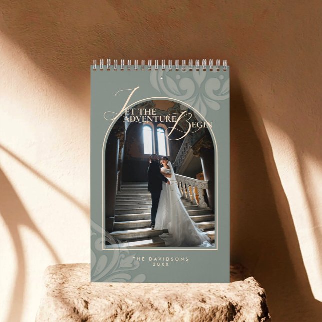 2026 Modern Classic Sage Damask Chic Couple  Kalender (Von Creator hochgeladen)