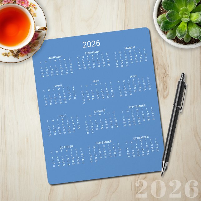 2026 Moderner Minimalistischer Blumenkalender Mousepad (2026 Modern Minimalist Cornflower Blue Calendar Mouse Pad)