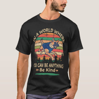 20 In einer Welt, in der man alles sein kann, sei T-Shirt