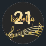 21. Geburtstag Gold Musiknote auf elegantem Schwar Runder Aufkleber<br><div class="desc">Schwarzer Hintergrund mit Imitate Gold Musiknote für ein 21. Geburtstag Party. Vorlagen für Alter und Namen.  Der Name wird in einem handgeschriebenen Stilskript geschrieben.  Goldene Buchstaben und Zahl.</div>