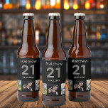 21. Geburtstags benutzerdefiniertes Foto Monogramm Bierflaschenetikett<br><div class="desc">Zum 21. Geburtstag Party. Eine Collage von 3 Fotos von Freunden,  Familie,  Interesse oder Haustieren. Personalisieren und fügen Sie seinen Namen,  Alter 21 und ein Datum. Geburtsdatum oder Geburtsdatum der Geburtstagsparty. Grauer und weißer Text. Schwarzer Hintergrund.</div>