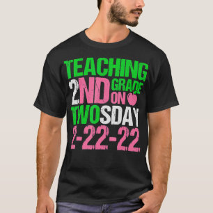 22. Februar 2022 Twosday 2222 Funny Aka Math Te T-Shirt