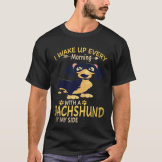 23 Ich wache jeden Morgen mit einem Dachshund an m T-Shirt