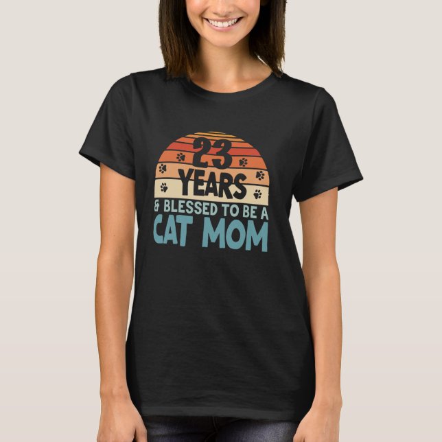 23 Years and Blessed To Be A Cat Mom! 23 Years Old T-Shirt (Vorderseite)