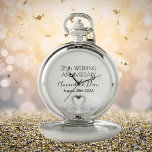 25. Hochzeitstag Silberschwan-Paar Taschenuhr<br><div class="desc">Zwei wunderschöne Schwäne in der Liebe,  die ihre Köpfe zusammenbiegen und ein Herz bilden. Weiße,  elegante Kulisse,  perfekt für ein silbernes Hochzeitsgeschenk! Ein Schwanenpaar bleibe für das Leben zusammen,  also sind sie das perfekte Symbol für Liebe. Mit dem Text: 25. Jahrestag. Vorlagen für Namen und Datum.</div>