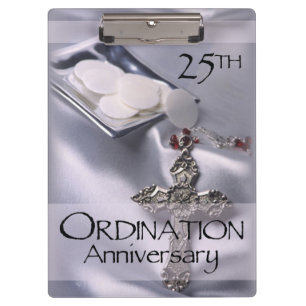 25. Ordination Jubiläum Cross Host Klemmbrett