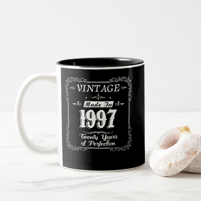 25th birthday 1997 Year of Perfektion Gift Idea Zweifarbige Tasse (Mit Donut)
