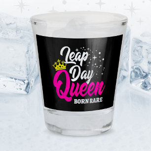 29.02. Leap Day Queen Leap Year Geburtstag Geboren Schnapsglas