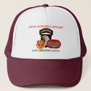 2. BN-320. FELD-ARTILLERIE-101. IM FLUGZEUG HUT TRUCKERKAPPE