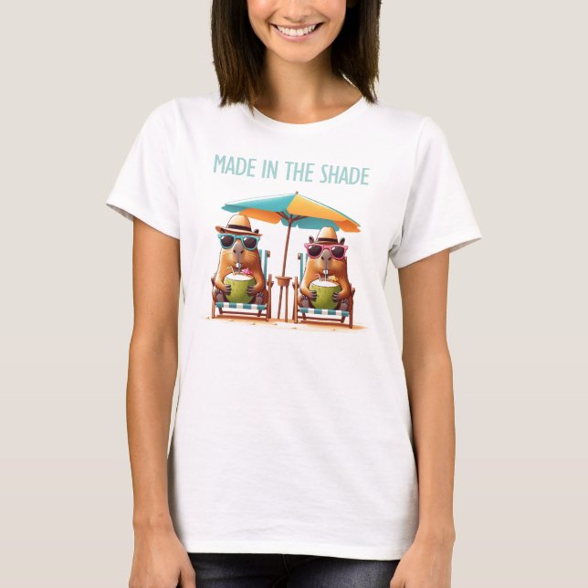 2 Capybaras mit Pina Coladas Made in the Shade T-Shirt (Vorderseite)